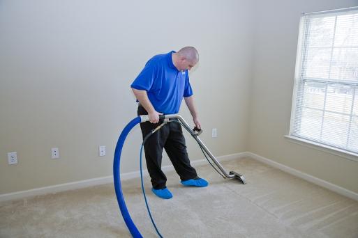 carpet cleaning man working in lakeland fl 33801